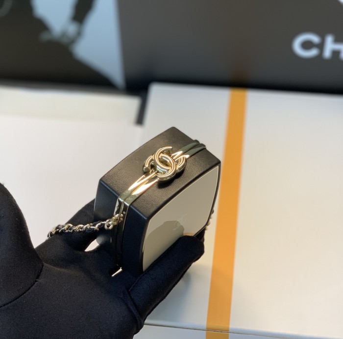  Handbag  Chanel  size  8*8*4  Cm 