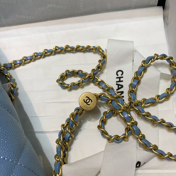  Handbag  Chanel  size  19.5 13.5 6 cm