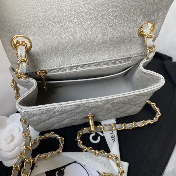  Handbag  Chanel  size  17 cm