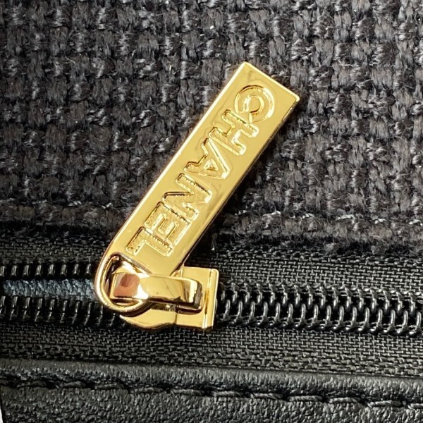  Handbag  Chanel size 20 cm