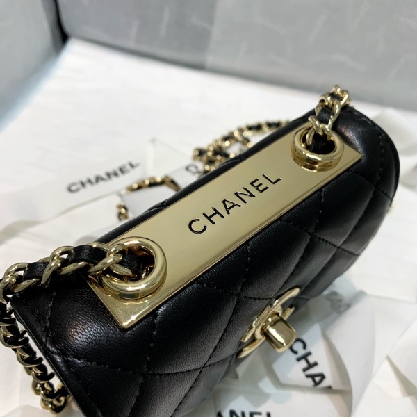 Handbag  Chanel 82768 size 12.5 2.5 9 cm