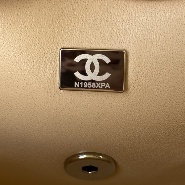  Handbag  Chanel  size  20 cm