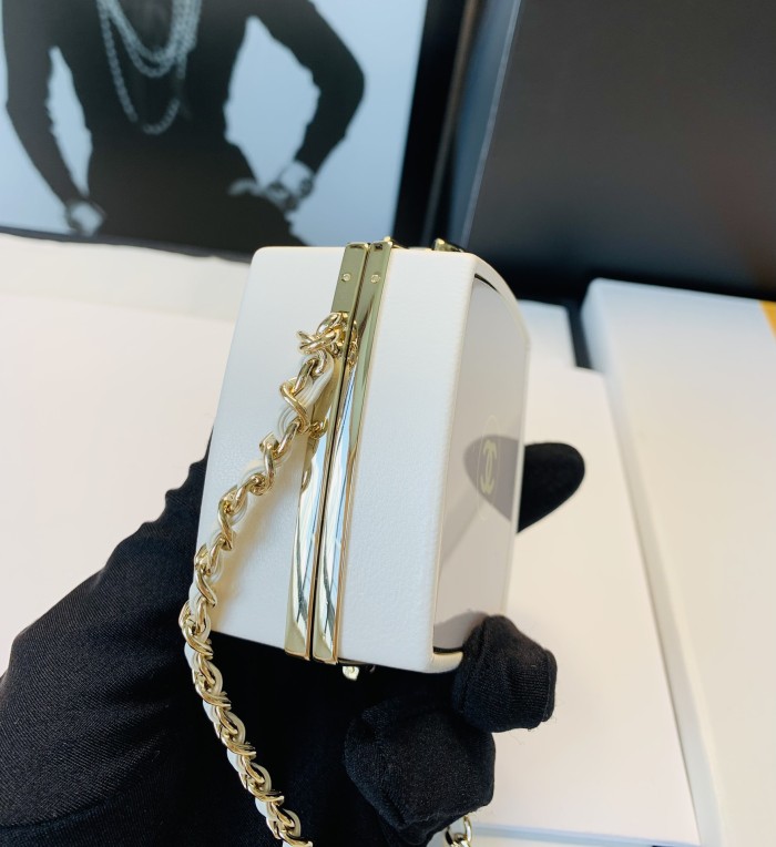 Handbag  Chanel size 8*8*4  Cm