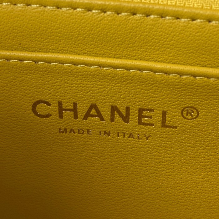  Handbag  Chanel  size  17 cm