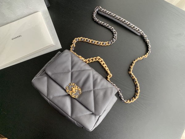  Handbag   Chanel 1160  size  26cmx16cmx9 cm