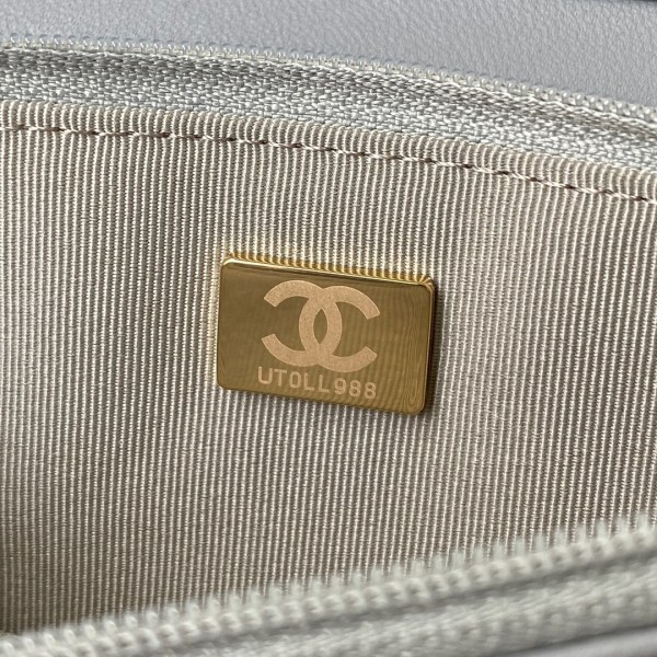  Handbag  Chanel  AP2236  size 19 cm