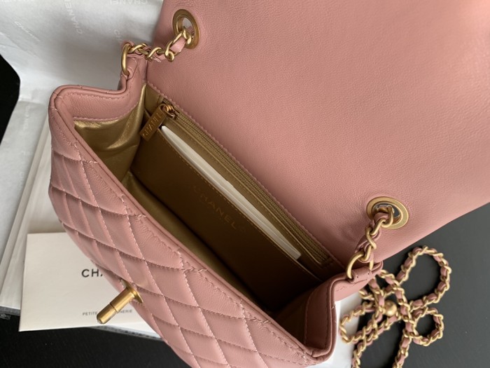  Handbag  Chanel  size  20  cm