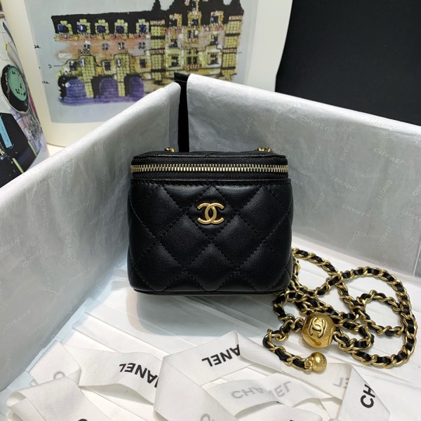  Handbag  Chanel  81136  size  10.5 8.5 7 cm