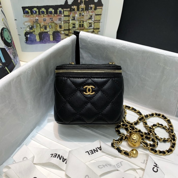  Handbag  Chanel  81136  size  10.5 8.5 7 cm