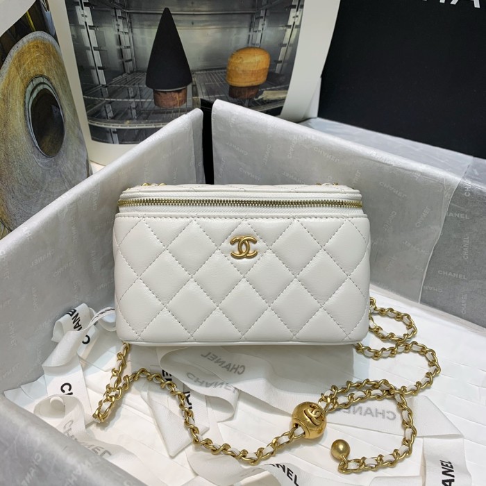  Handbag  Chanel 81138  size  16 9.5 8 cm
