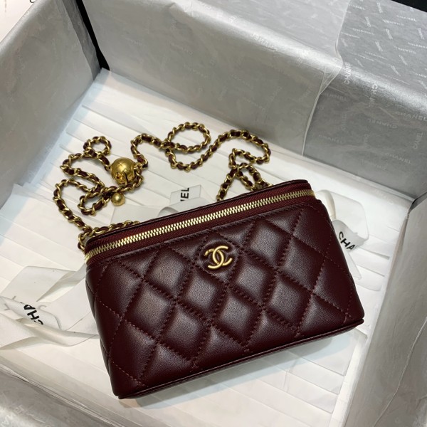  Handbag  Chanel  81138  size 16 9.5 8 cm