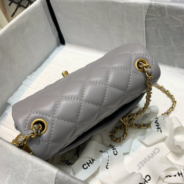 Handbag  Chanel 1786  size  17 cm