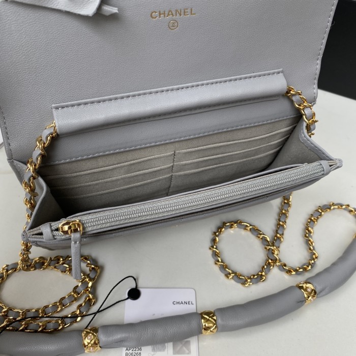  Handbag  Chanel  AP2236  size 19 cm