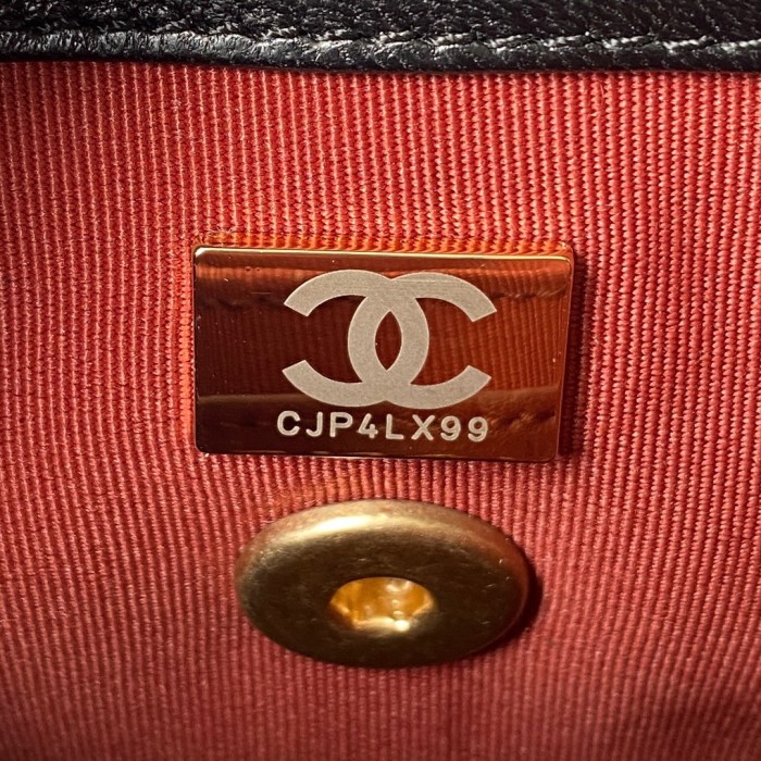  Handbag  Chanel AS2733  size  17×12.5×5 cm