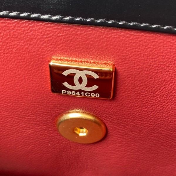  Handbag   Chanel  AS2615  size 12×19×8 cm