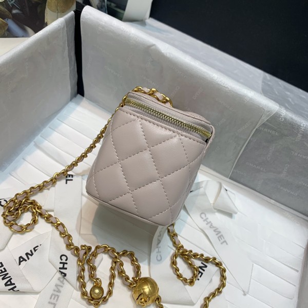  Handbag Chanel 81136  size 10.5 8.5 7 cm