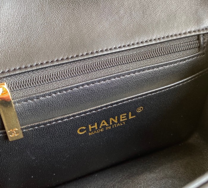  Handbag  Chanel  size  17 cm