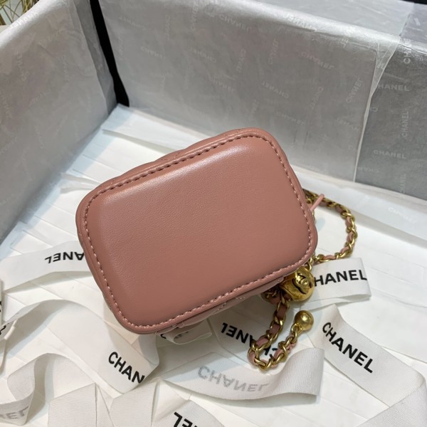  Handbag  Chanel  81136  size 10.5 8.5 7 cm