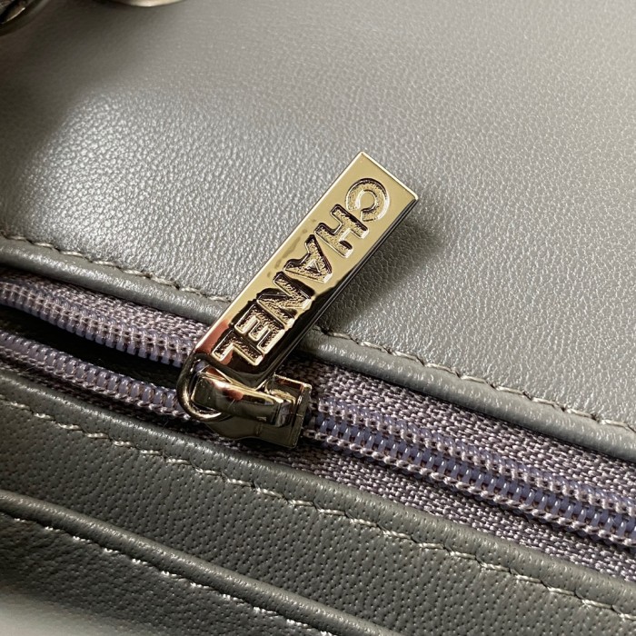  Handbag  Chanel  size 20 cm