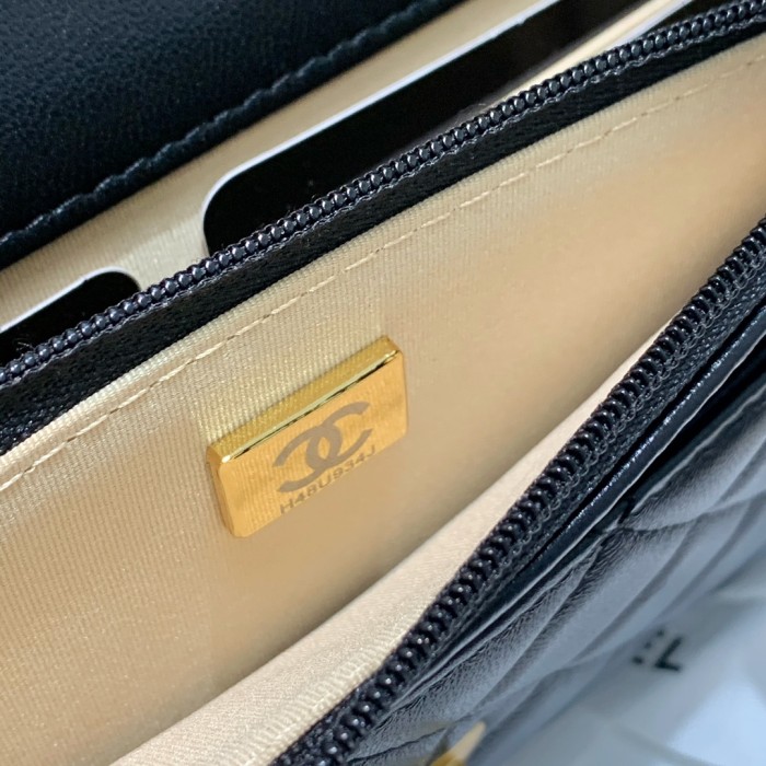 Handbag   Chanel  81133  size 19 cm