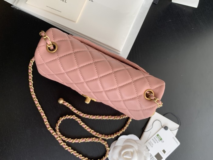  Handbag  Chanel  size  20 cm