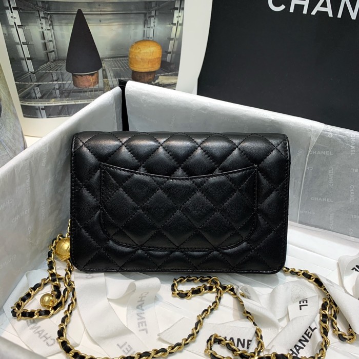 Handbag   Chanel  81133  size 19 cm