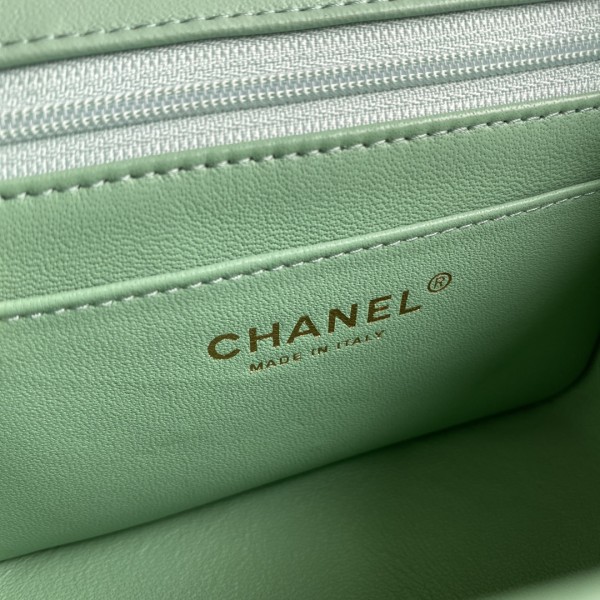  Handbag  Chanel  size  17 cm