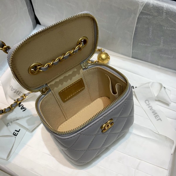 Handbag  Chanel  81136  size  10.5 8.5 7 cm