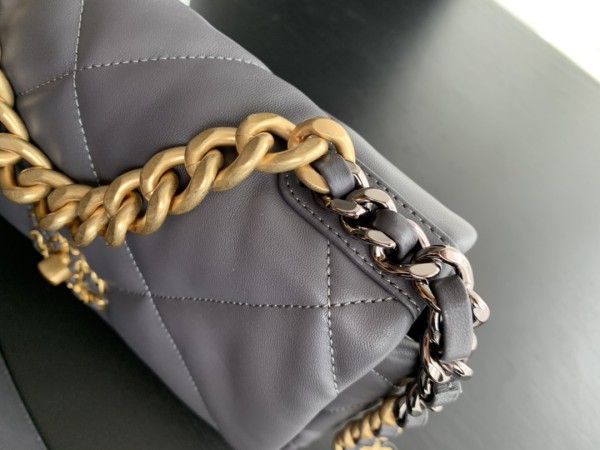  Handbag   Chanel 1160  size  26cmx16cmx9 cm