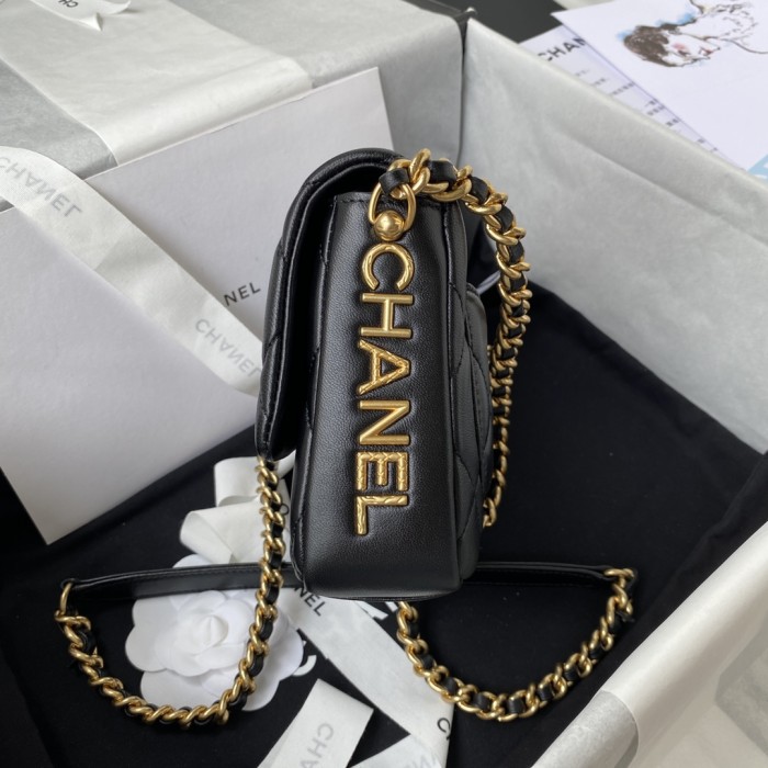  Handbag  Chanel AS2733  size  17×12.5×5 cm
