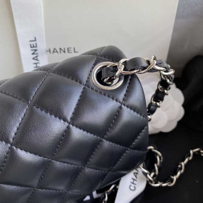  Handbag  Chanel  size 17 cm