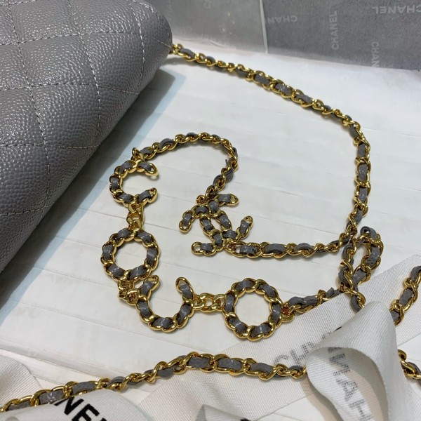  Handbag   Chanel  81152  size  19 cm