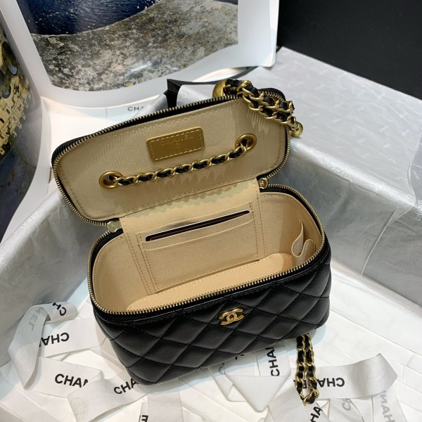  Handbag  Chanel  81138 size  16 9.5 8 cm