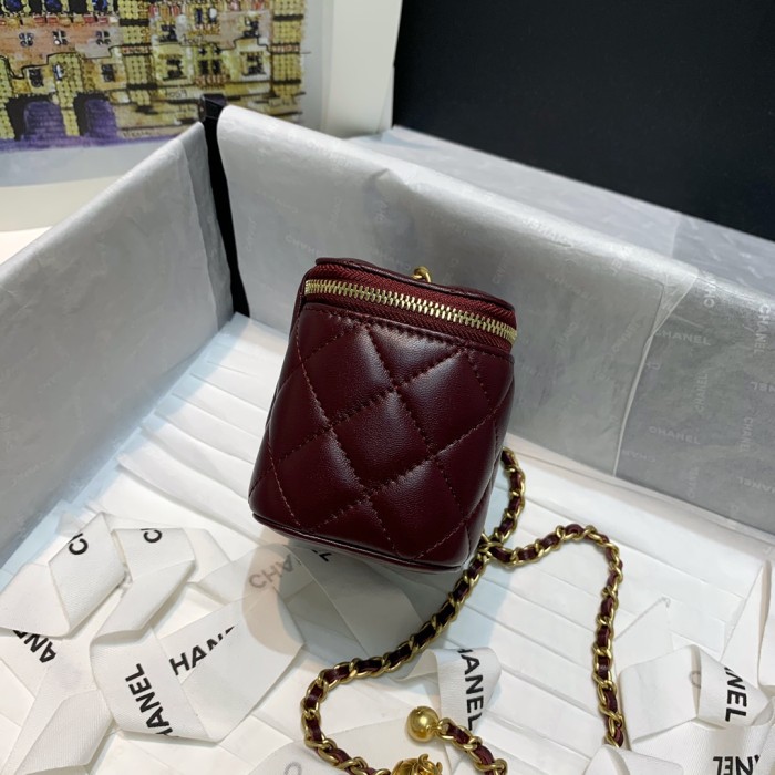  Handbag  Chanel  81136  size  10.5 8.5 7 cm