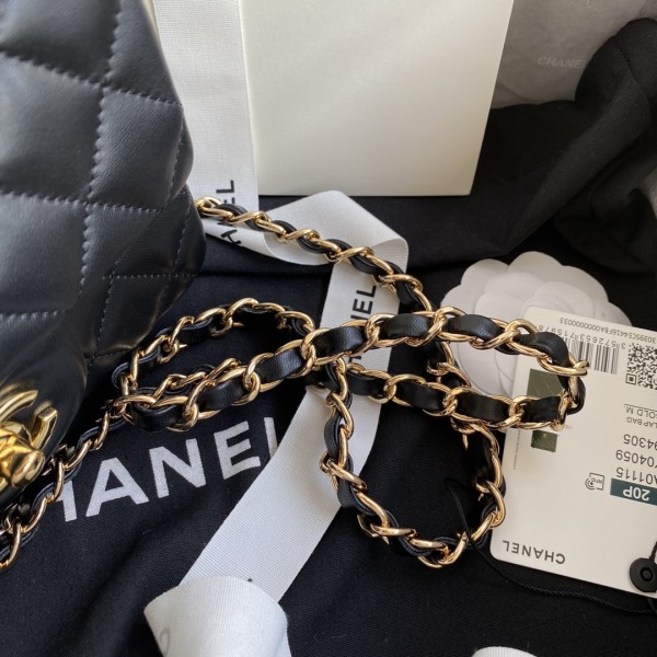  Handbag  Chanel  size  17 cm