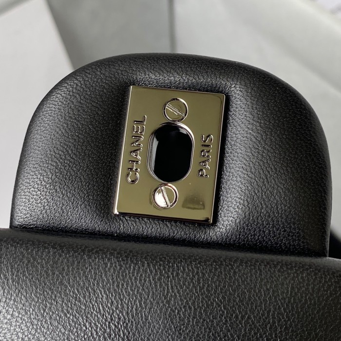  Handbag  Chanel  size  17 cm