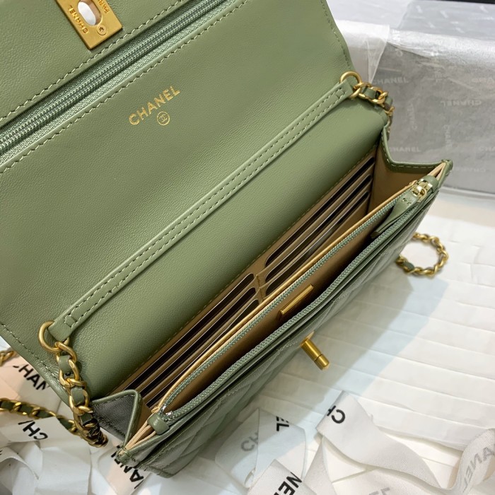  Handbag  Chanel 81133  size 19 cm