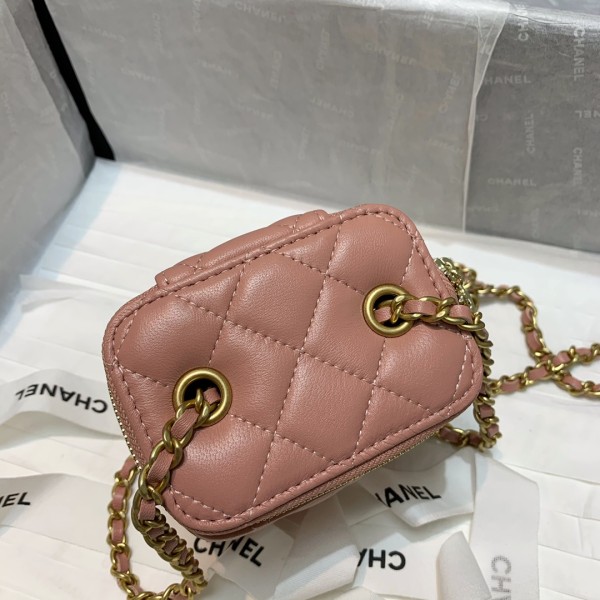  Handbag  Chanel  81136  size 10.5 8.5 7 cm