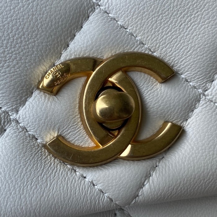 Handbag  Chanel  AS2733  size 17×12.5×5 cm