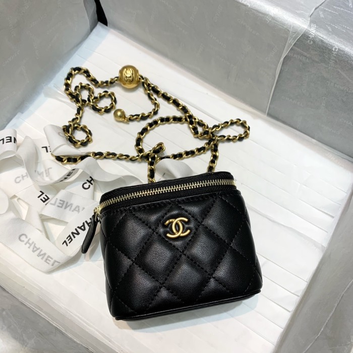  Handbag  Chanel  81136  size  10.5 8.5 7 cm