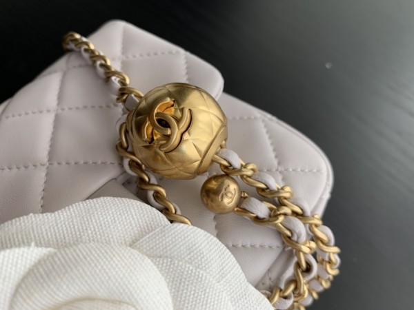  Handbag  Chanel  size 20 cm 