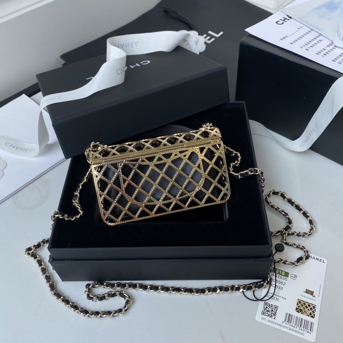  Handbag   Chanel  𝟏𝟒𝟖𝟓𝟎𝟎  size 12 cm
