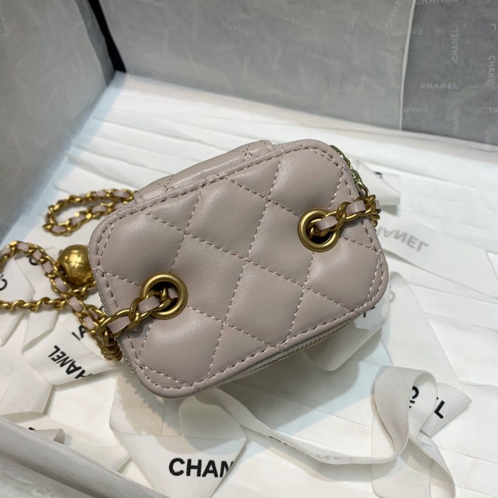  Handbag Chanel 81136  size 10.5 8.5 7 cm
