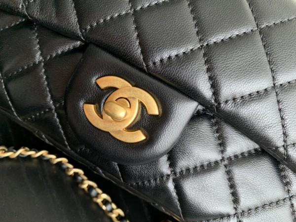  Handbag  Chanel  size  20 cm