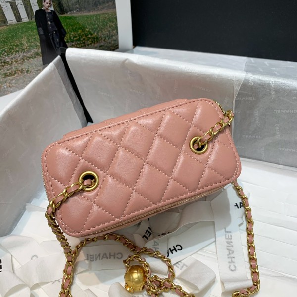  Handbag   Chanel  81138  size  16 9.5 8 cm