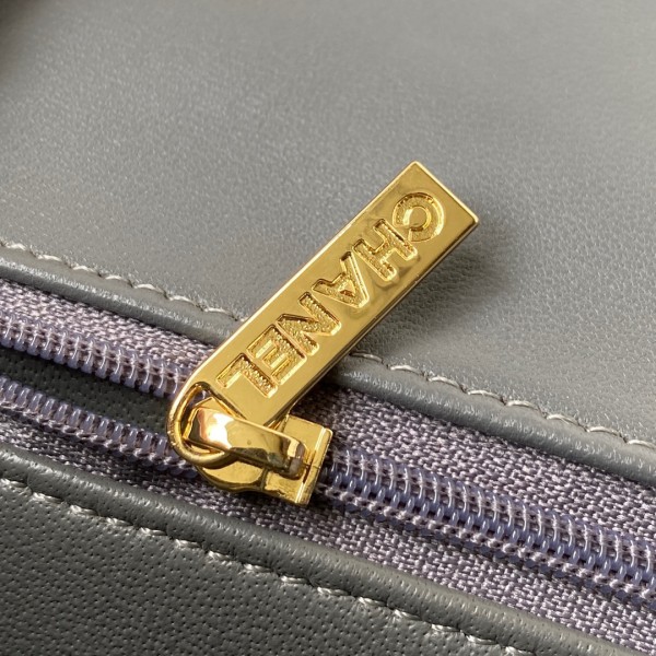  Handbag  Chanel  size 20 cm