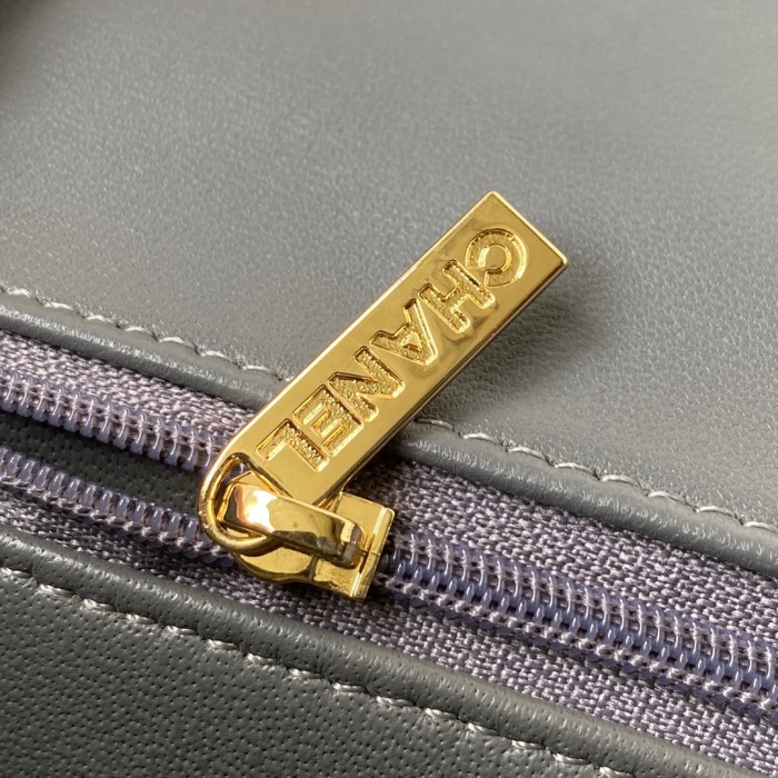  Handbag  Chanel  size 20 cm