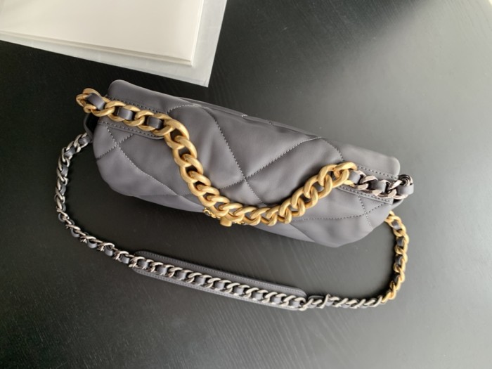  Handbag   Chanel 1160  size  26cmx16cmx9 cm