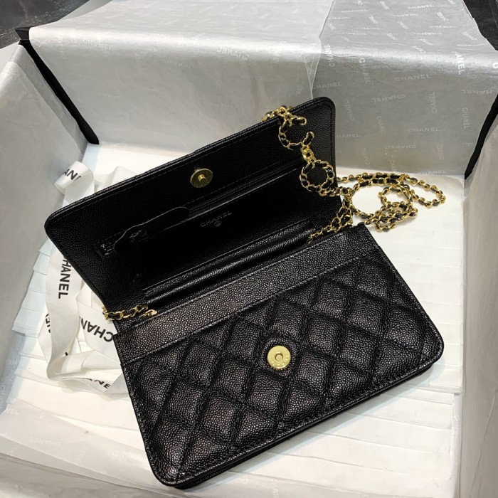  Handbag   Chanel   81152  size  19 cm