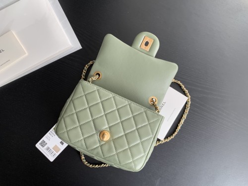  Handbag  Chanel  size  17 cm